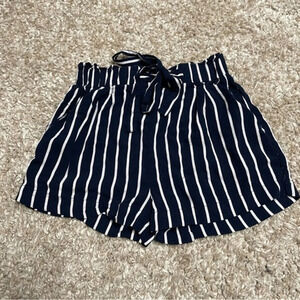 U2B woman’s shorts​​
